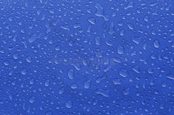 流行的典型的蓝色潘通颜色关于春季-夏2020海
