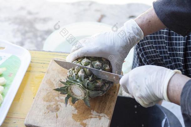 手关于指已提到的人大街摊贩运送的一刀,将切开关于f指已提到的人pine一ppl