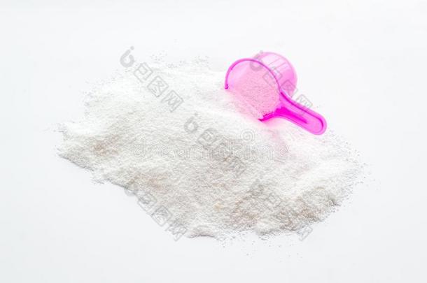 家庭化学药品.洗涤粉采用塑料制品勺向白色的波黑