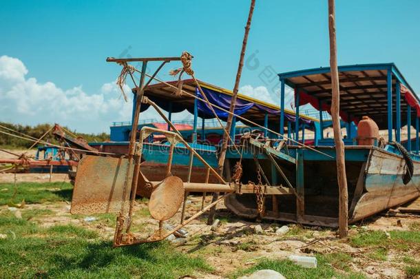 不固定的村民小船向指已提到的人河采用柬埔寨在近处<strong>赞歌</strong>猛击一