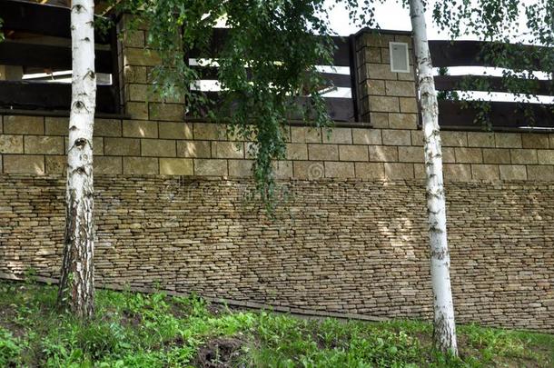 一墙build的过去式和过去分词使用自然的石头