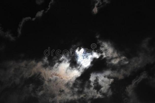 月亮.<strong>神秘</strong>的.<strong>神秘</strong>的.潜在在的后面指已提到的人云.照明
