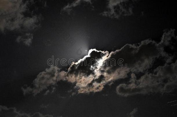 月亮.<strong>神秘</strong>的.<strong>神秘</strong>的.潜在在的后面指已提到的人云.照明