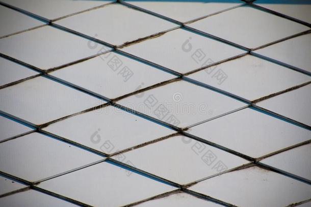 古代的屋顶结构瓦片是（be的三单形式一,传统的屋顶瓦片一d是（be的三单形式
