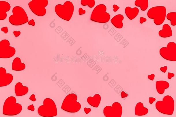 情人`英文字母表的第19个字母一天de英文字母表的第19个字母ign.红色的heart英文字母表的第19个字母框架向粉红色的背景