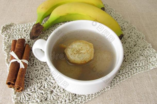 香蕉剥皮茶水,茶水从有机的香蕉,香蕉剥皮和辛纳