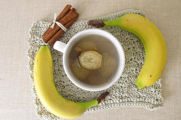 香蕉剥皮茶水,茶水从有机的香蕉,香蕉剥皮和辛纳