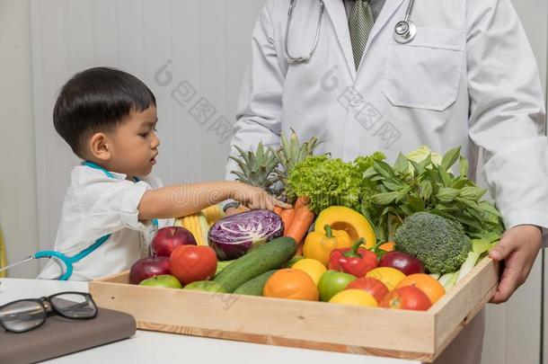 健康的和营养观念.小孩学问关于营养和