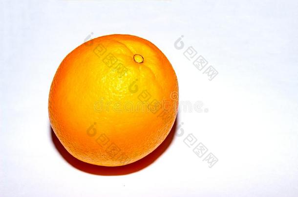 桔子隔离的向白色的.明亮的柑橘向一白色的b一ckground