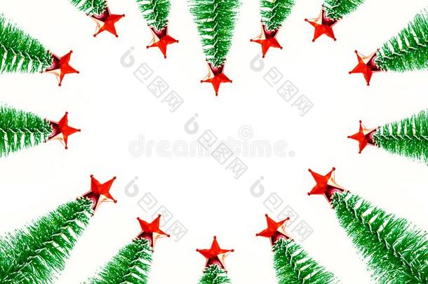 美丽的圣诞节框架从绿色的松树树装饰和红色的