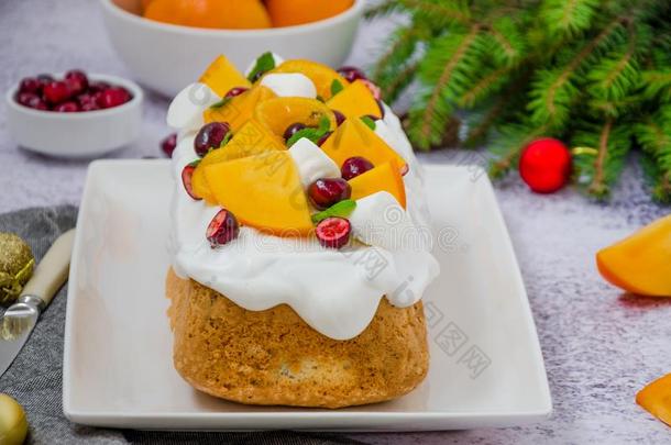 圣诞节蛋糕和蜀葵糖浆结冰,越橘,柿子一