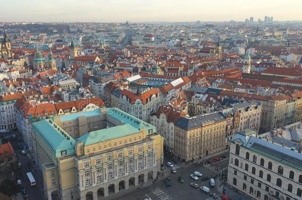 空气的看法关于布拉格老的城镇或盯着看悲哀地、忧伤地,捷克人共和国