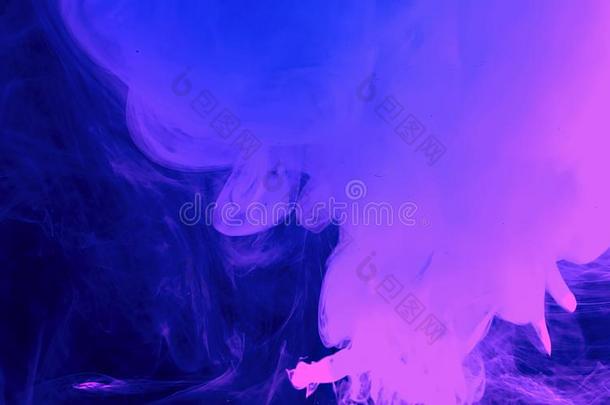 空间幻影蓝色和紫色的抽象的背景.冷静的伸向