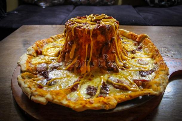 一巨人意大利薄饼菜单叫多肉的火山.