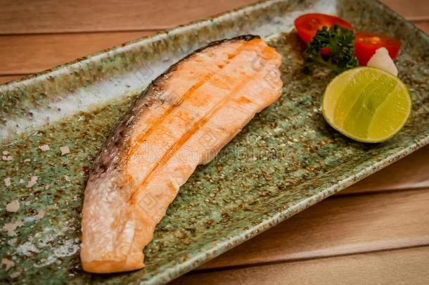 鲑鱼烤的采用日本人方式股份照片