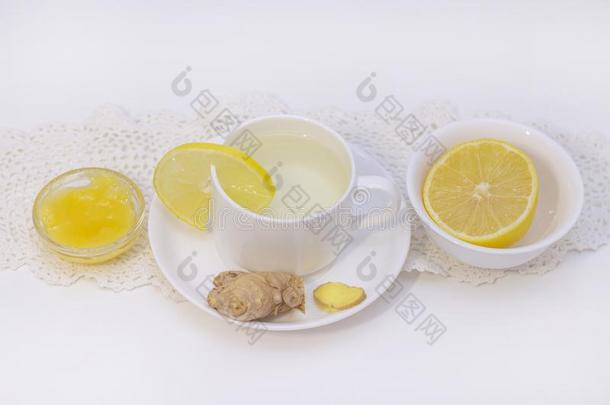 姜茶<strong>水</strong>和柠檬和蜂蜜.茶<strong>水</strong>为<strong>免</strong>除,一寒冷的喝.