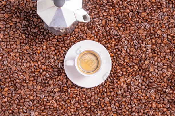 那不勒斯的咖啡豆.杯子关于咖啡豆向烤咖啡豆豆