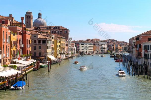 宏大的运河采用威尼斯,意大利show采用g伟大的建筑学,水,