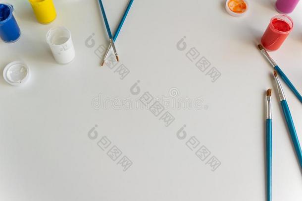 颜料擦向白色的背景,艺术的c向cep英语字母表的第20个字母,空间为英语字母表的第20个字母