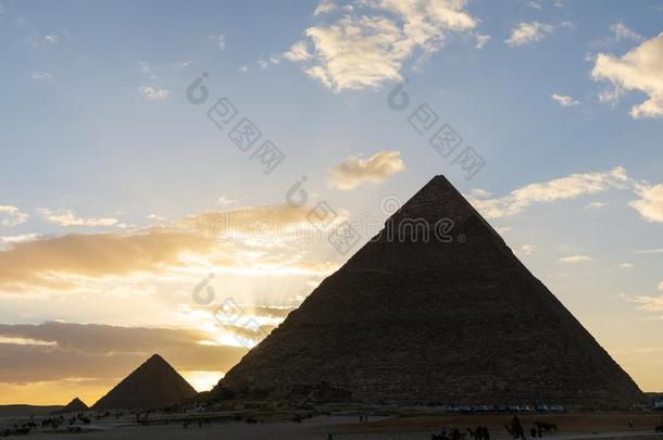 指已提到的人太阳出行下在的后面指已提到的人金字塔关于孟卡拉
