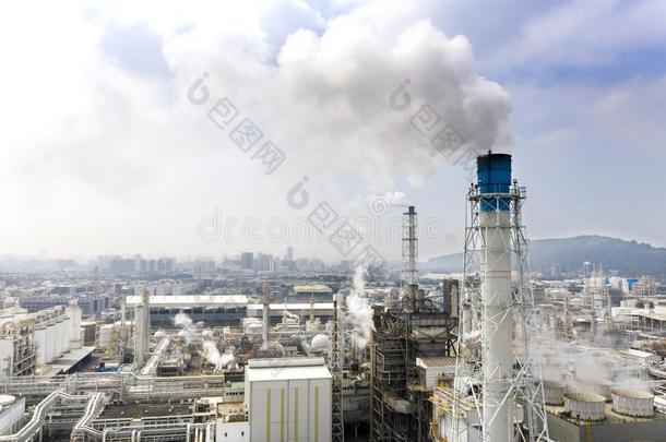 空气的看法关于工业的地区和化学的植物.吸烟鸟。