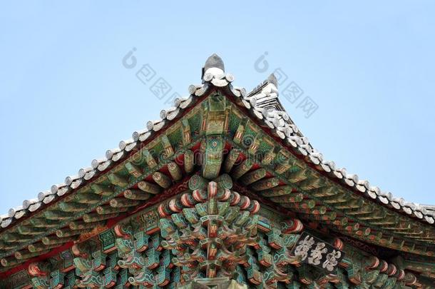 有雕刻的和描画的屋檐关于佛国寺庙,庆州,南方侯尔