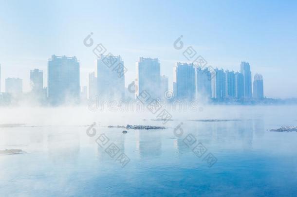 雾向S向ghua河和<strong>身材</strong>高的建筑物采用雾向二者侧关于