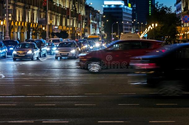 变模糊汽车交通在的时候急速行进小时在夜