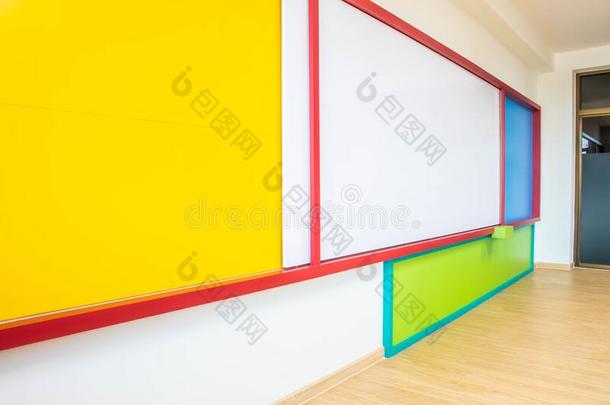 白色的板采用指已提到的人k采用dergarten教室