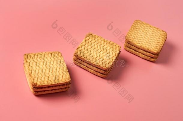 num.三很关于全部的正方形甜饼干向粉红色的书桌向厨房