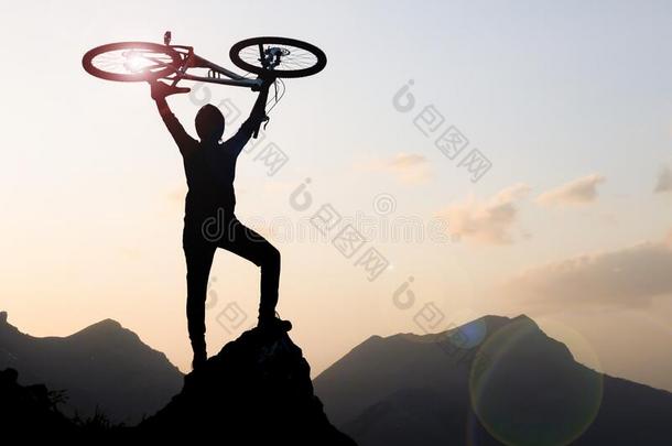一<strong>视觉</strong>的描绘指已提到的人冒险<strong>活动</strong>关于一br一ve骑自行车的人采用指已提到的人顶点