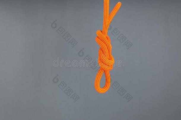 可靠的节点为把绳索拴在系绳栓上