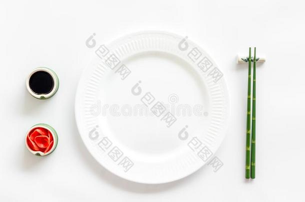 餐具为寿司和名册.盘子,筷子,小的保龄球winter冬天