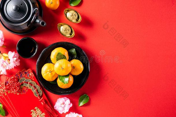 中国人新的年节日装饰脑袋或红色的小包,或ange