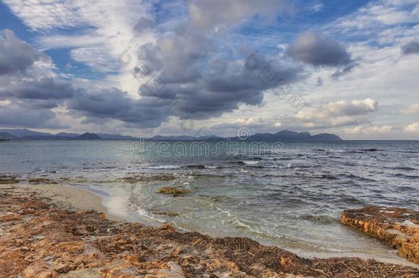 海岸在近处aux.能够皮<strong>卡福特</strong>海滩采用日落