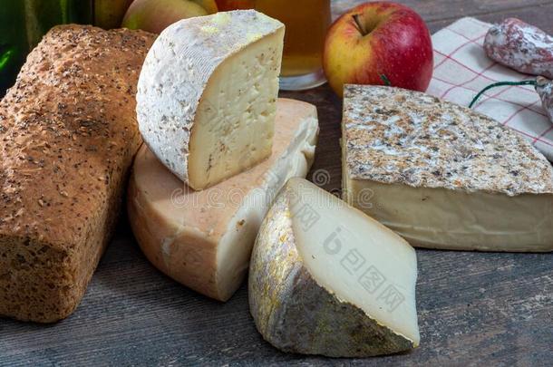 干酪和汤姆demand需要萨瓦,法国的奶酪皱叶甘兰,法国的alkali-treatedlipopolysaccharide碱处理