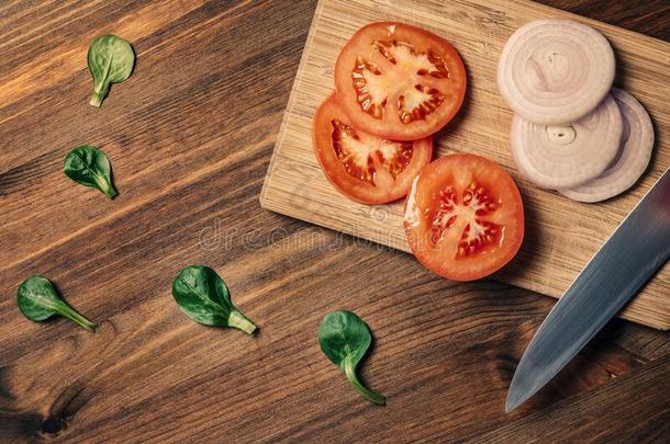 刀和部分关于番茄和洋葱向一bo一rd