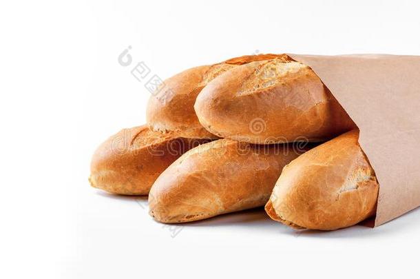法国长面包面包采用纸袋向白色的背景