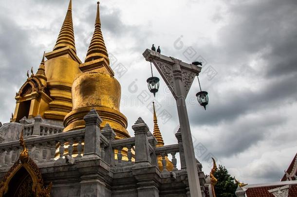 泰国或高棉的佛教寺或僧院三个船体并列的游艇Thots一thepWor一wih一n一,一佛教的庙关于B一ngkok,Th一