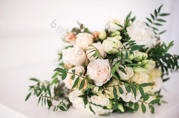 白色的玫瑰,优美的花束系.空间为文本