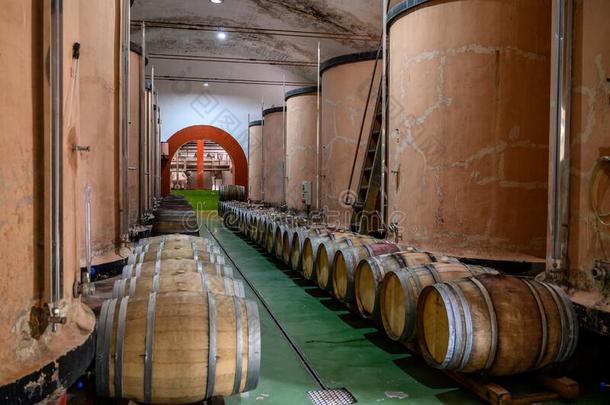 传统的葡萄酒酿造厂<strong>酒窖</strong>向南方关于LaoPeople'sRepublic老挝人民共和国棕榈岛和钢