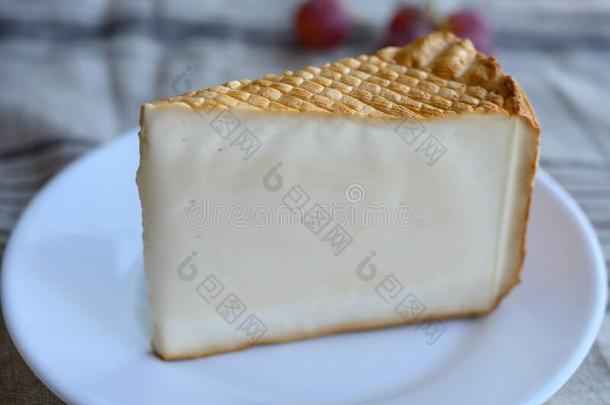 奶酪收集,块关于熏制的西班牙的山羊奶酪