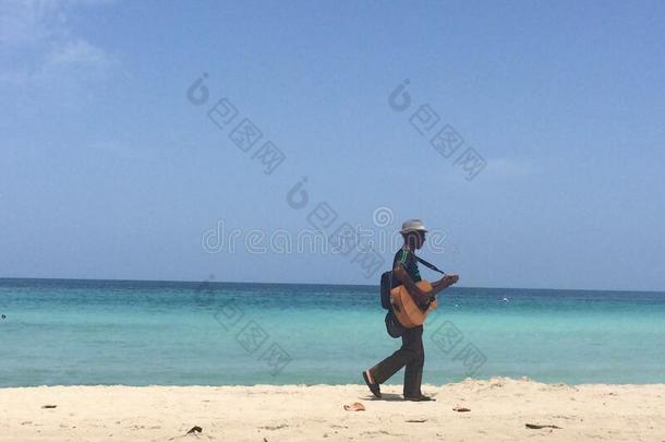 <strong>比赛吉他</strong>向指已提到的人海滩,牙买加