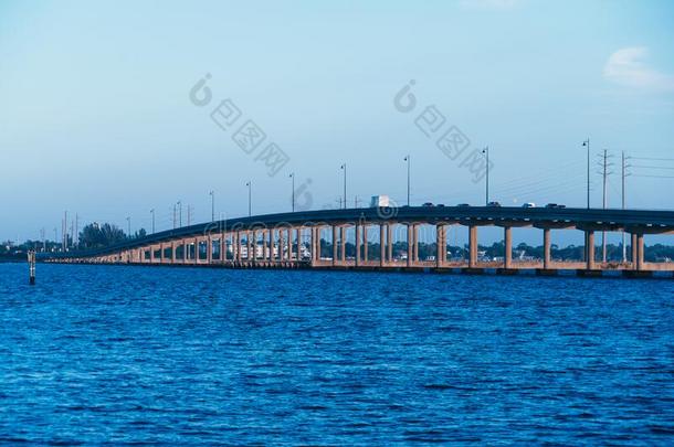 角戈达海港和和平河