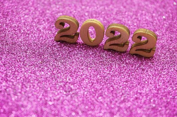 幸福的新的年2022和空间复制品向紫色的闪烁背景