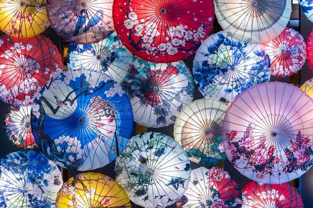 中国人纸雨伞背景,中国人传统的雨伞