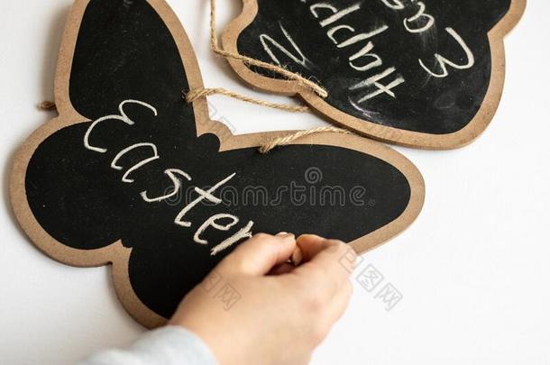黑板题词向黑的板手写的向一白色的b一c