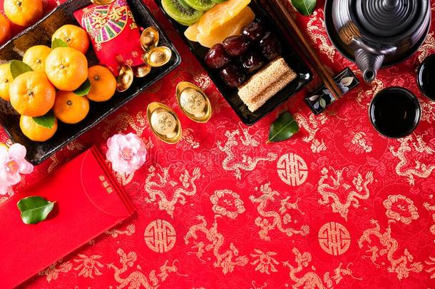中国人新的年节日装饰脑袋或红色的小包,或ange