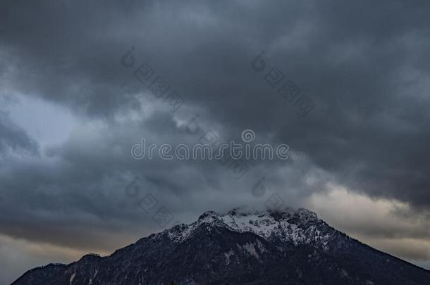 下雪的山山峰戏剧的华丽的风景壁纸皮图尔