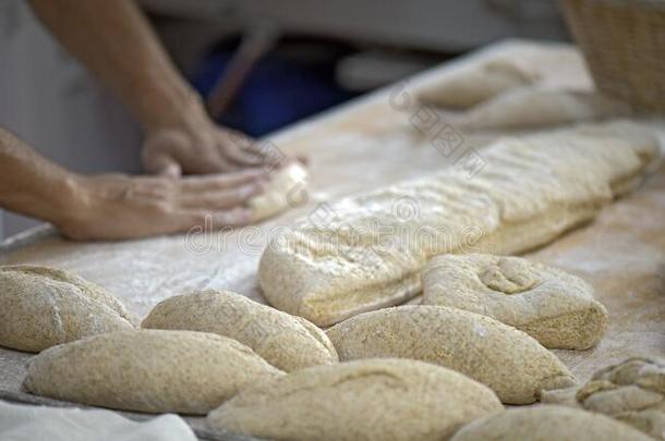 手关于面包师成型各种面包为烘焙